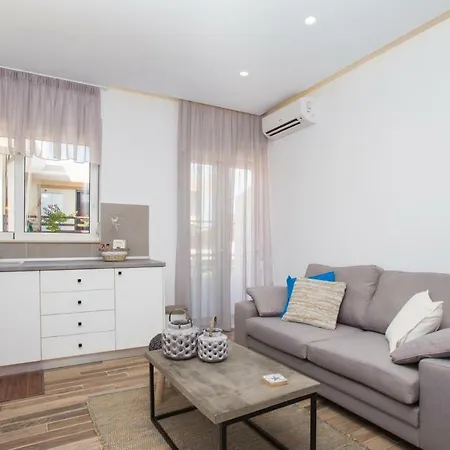 Elenis Philoxenia * إكْسِيا