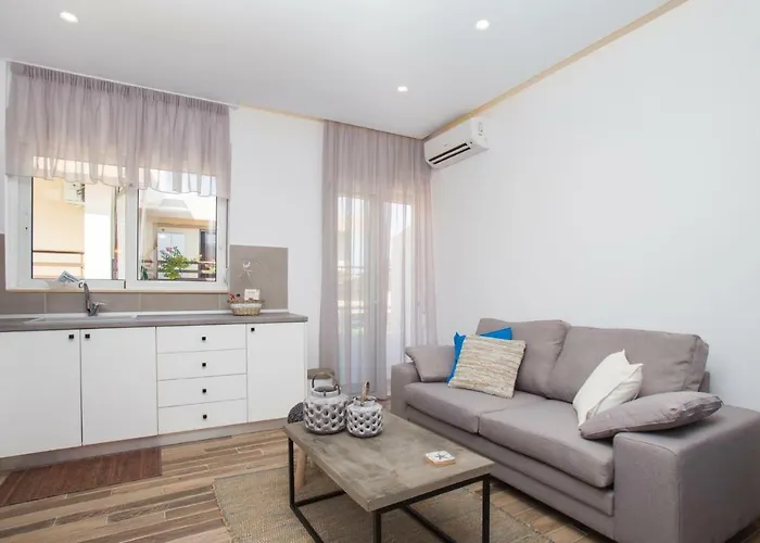 Elenis Philoxenia * Ixia (Rhodes)