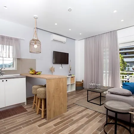 Elenis Philoxenia Daire *