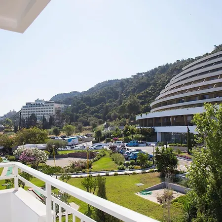 Elenis Philoxenia Daire *